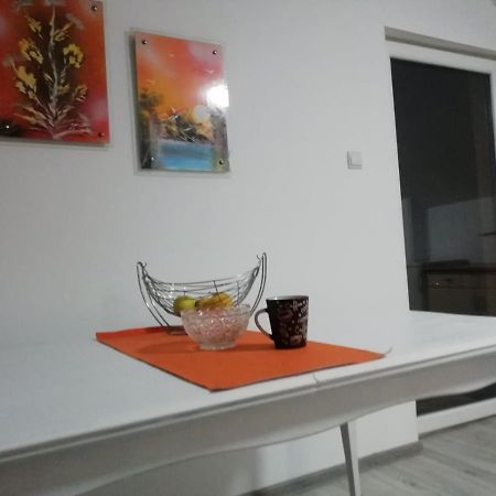 Apartman Salus Tuzla Exterior foto